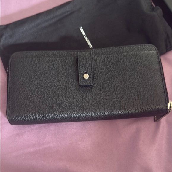 Yves Saint Laurent Black
measurements 7.59” W x 3.75”H x 1” D . Great condition - Picture 1 of 3